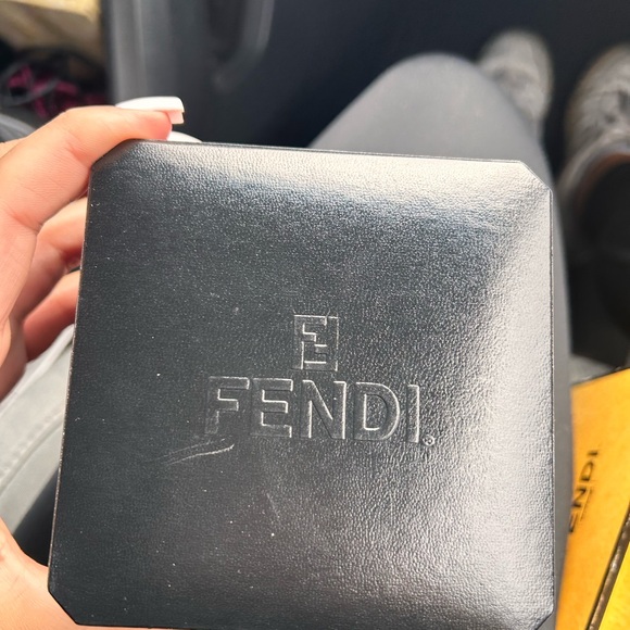 FENDI WATCH - Picture 2 of 2